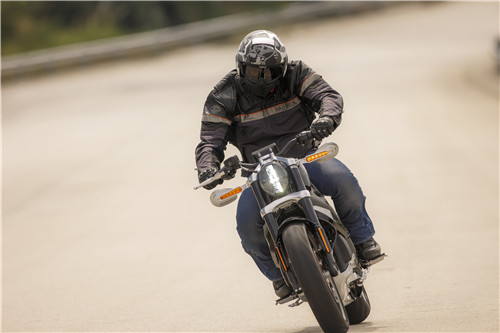 哈雷livewire试驾视频,哈雷新车livewire评测