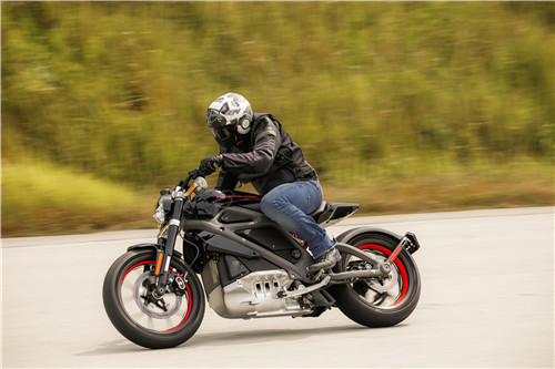 哈雷livewire试驾视频,哈雷新车livewire评测