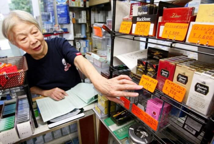 在日本抽烟要守规矩,日本独特的抽烟方式