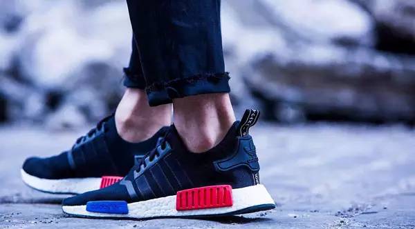 小黑鞋秒变小白鞋,小白鞋被黑皮鞋染了怎么办