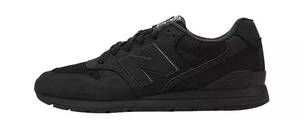 小黑鞋秒变小白鞋,小白鞋被黑皮鞋染了怎么办