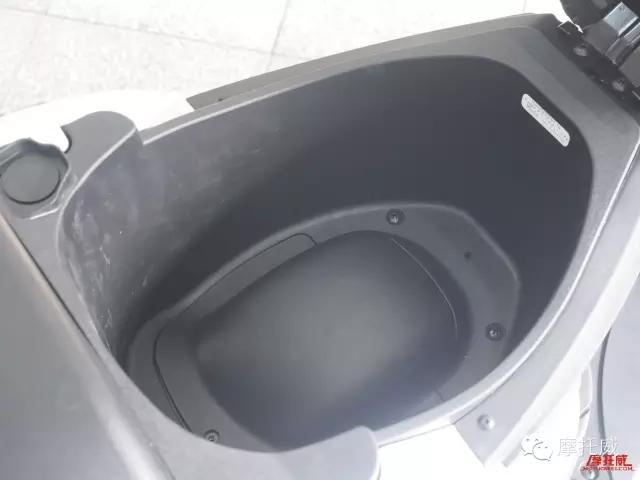 进口比亚乔fly150踏板,vfly150评测