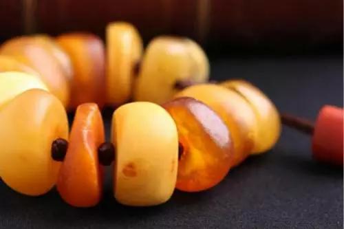 蜜蜡的造假手段,各种造假蜜蜡都会暴露出真身