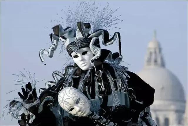 山寨版《最后的晚餐》：面具，虚伪时代的生活野心。|干货