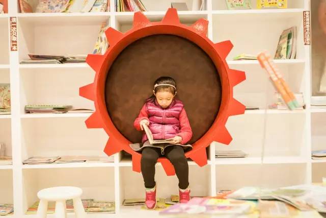 这家书店开在了郑州最“贵”的地方，却不卖书