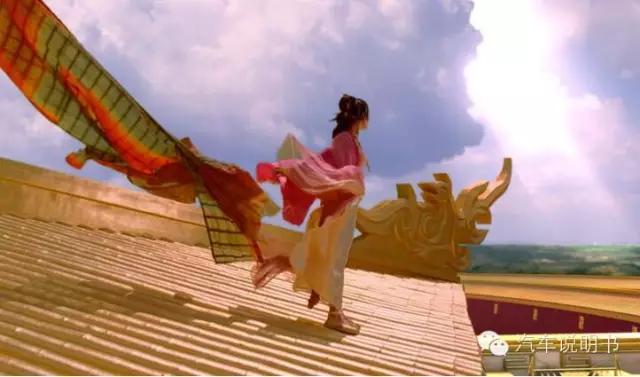 女人开车就是霸气视频,女人开车时搞笑的样子