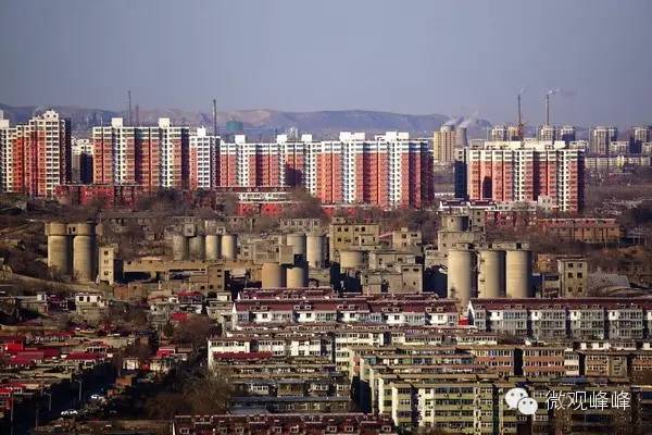 只有站得高才能望见远处的风景,鸟瞰峰峰