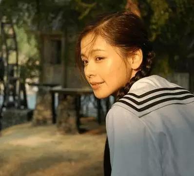 鼻子垫的太往上了,鼻子垫得不高是不是不容易歪