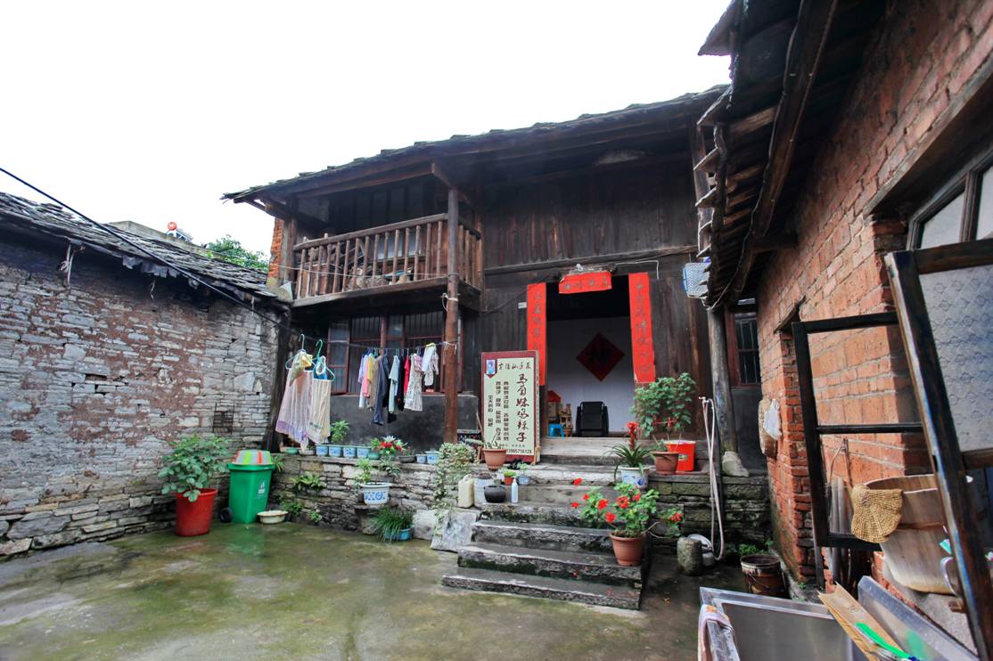 看看如今旧州镇终于找到了历史上夜郎自大的底气