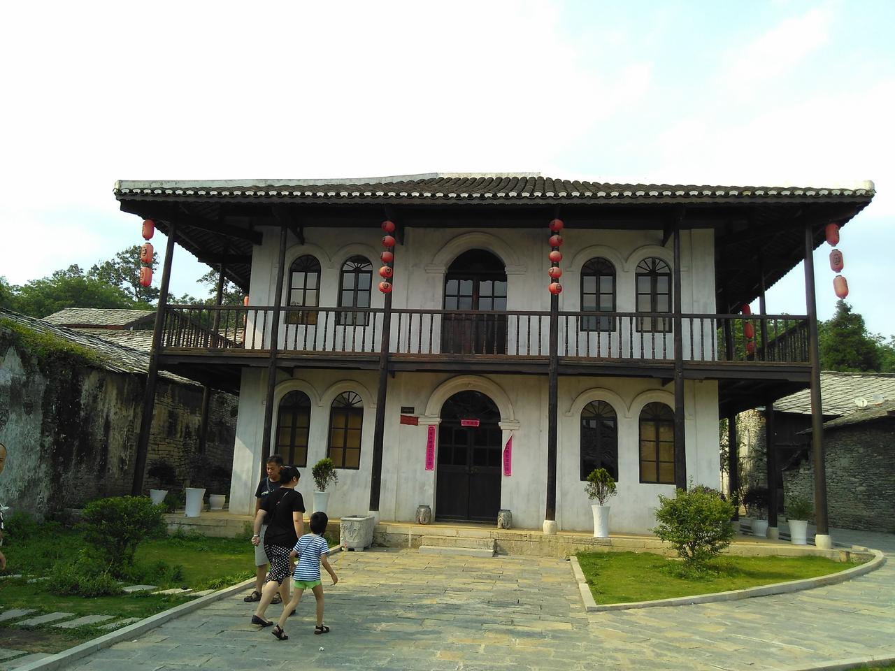 看看如今旧州镇终于找到了历史上夜郎自大的底气