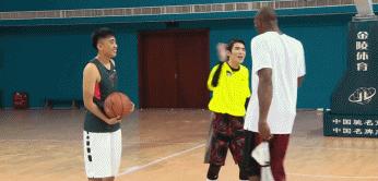 怪球手萧敬腾篮球水平如何科比见他都曾带雨伞