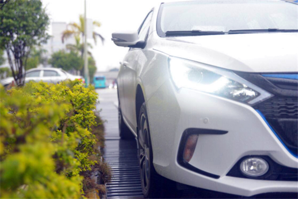 比亚迪秦ev抢先体验,2022比亚迪秦plusev新款