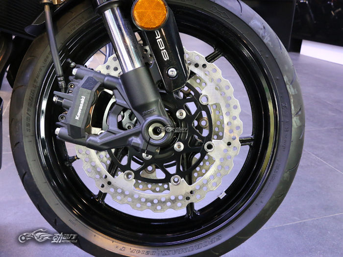 杜卡迪monster950对比川崎z1000,动力十足的川崎