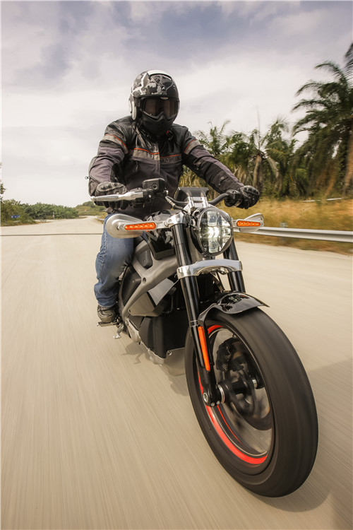 哈雷livewire试驾视频,哈雷新车livewire评测