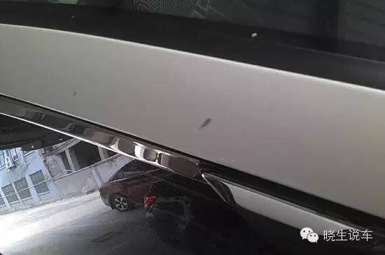 车身沾上一层油怎么处理,车身沾了颜料怎么去除