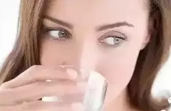 肤色不均痘印暗沉黑眼圈,长痘有法令纹真的会让人自卑