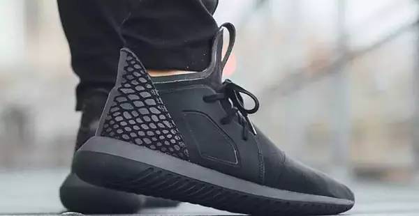 小黑鞋秒变小白鞋,小白鞋被黑皮鞋染了怎么办