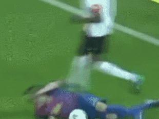 足球场上那些假摔瞬间,足球史上最佳假摔