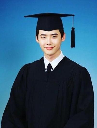 “最帅校草”李钟硕最爱运动鞋明星大咖演绎时尚运动风