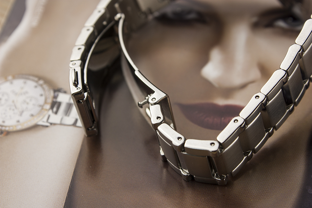 手腕上的公主，BOSS绚丽水晶腕表，帮你表达爱