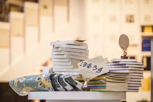 这家书店开在了郑州最“贵”的地方，却不卖书