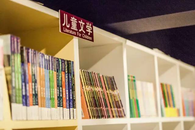 这家书店开在了郑州最“贵”的地方，却不卖书