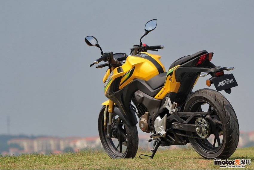 17款五羊本田cb190r属于街车吗,五羊本田cb190r对比豪爵dr300
