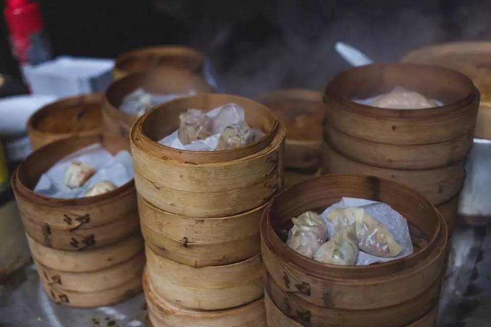 欧洲惊现「港式车仔档」!布拉格鬼仔卖热辣辣广东点心