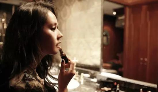 鼻子垫的太往上了,鼻子垫得不高是不是不容易歪