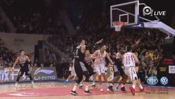 cba裁判误判郭艾伦,郭艾伦波兰黑哨完整版