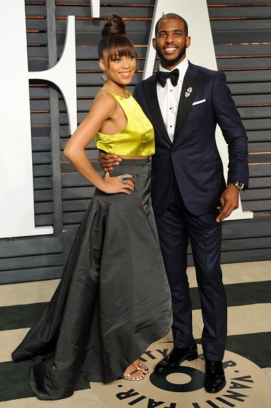 脱下球衣穿上平常的衣服,脱下球衣穿西装