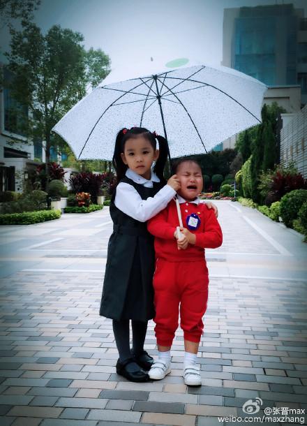 甄子丹儿子跆拳道红带，张晋被女儿“甜蜜家暴”，功夫二代太厉害