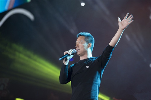 董明珠霸气叫板小米,董明珠夸小米