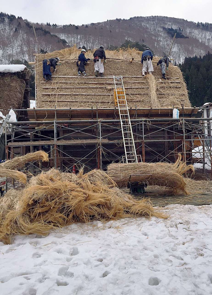 日本的冬天依旧色彩绚烂,冬季日本的冰雪阳光