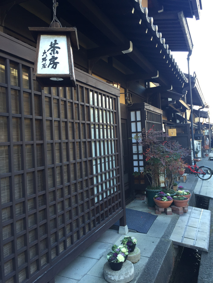 日本的冬天依旧色彩绚烂,冬季日本的冰雪阳光