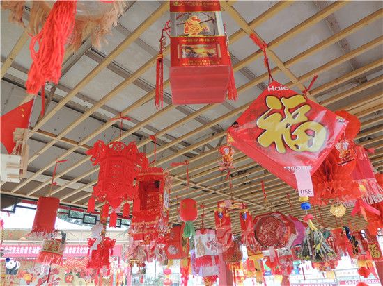 潍坊大型春节花灯,山东潍坊多彩花灯迎新春