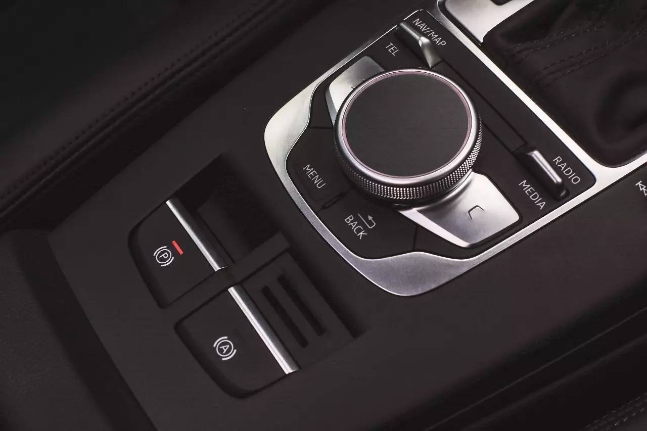 奥迪a3新车落地价,奥迪a3新车烧机油