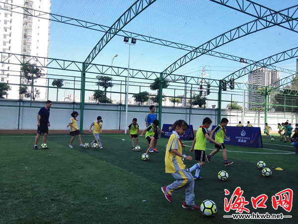 2023巴塞罗那足球队夏令营,海口2024足球夏令营