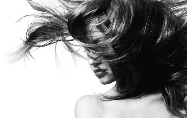 别的变美都要靠整,唯独华发三千,你值得拥有