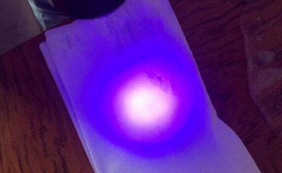 荧光剂会使皮肤怎样,荧光剂容易去除吗