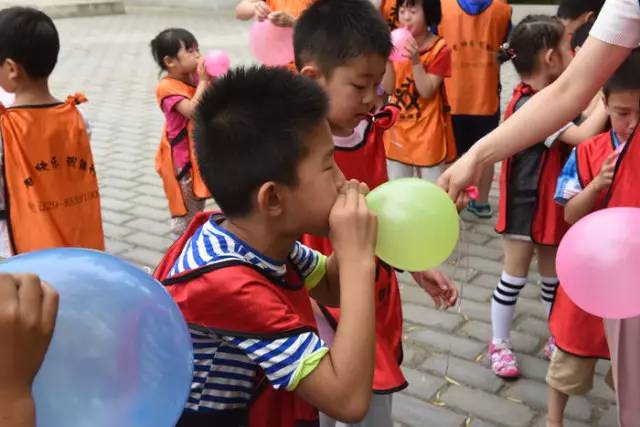 六一到了小孩子们都去哪玩了,六一到小朋友们齐欢笑