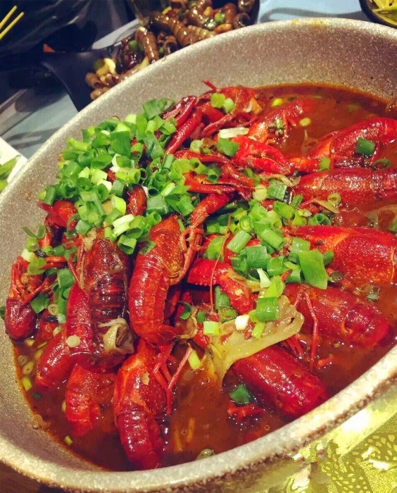 What？！4斤螃蟹里1斤皮筋？！其实咱青岛这6家“正经”蟹店值得一去！