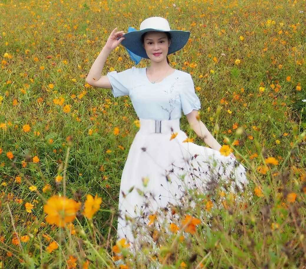 秋天已瘦成手掌上的一片红叶丨涂映雪诗歌25首