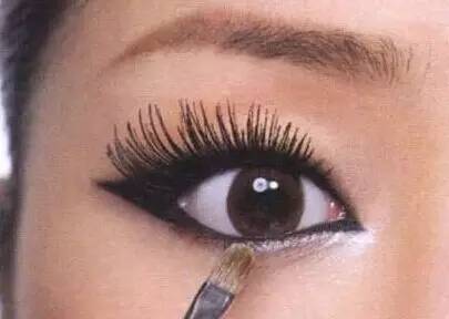 手残快速画眼线,画眼线不残的办法