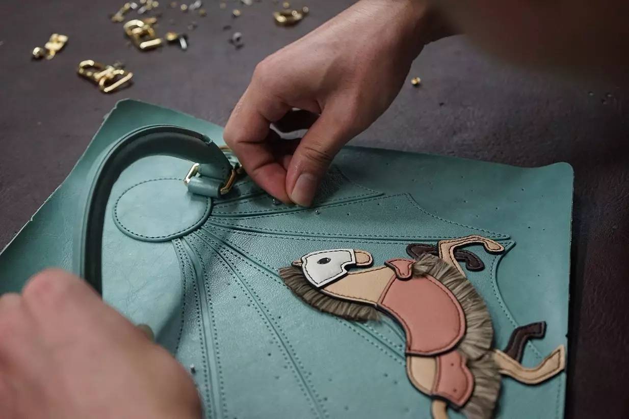 鏈翠俊鎯犻噾瑁曡礊,閲戣璐炴柊鍓ф垜鐨勬伓榄旂┛鎼埍椹粫