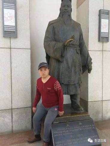 外卖小哥送餐途中找到34个走失者,走失34年的外卖小哥