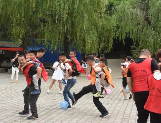 六一到了小孩子们都去哪玩了,六一到小朋友们齐欢笑