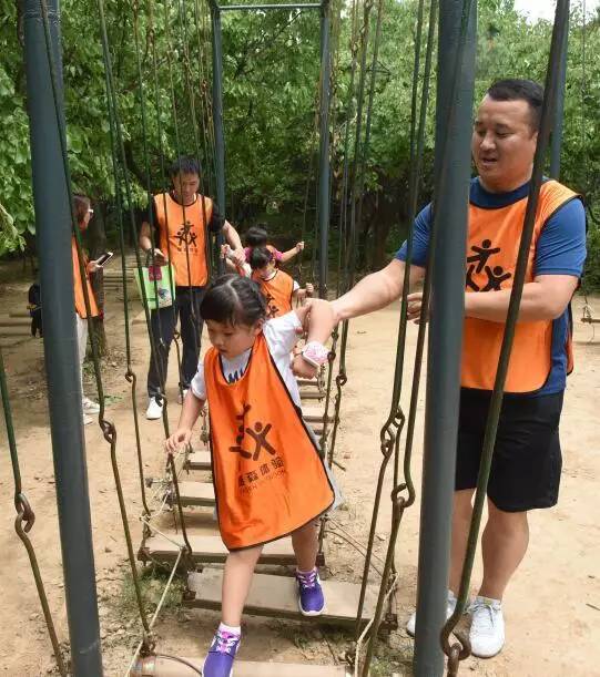 六一到了小孩子们都去哪玩了,六一到小朋友们齐欢笑