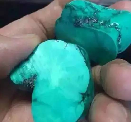 如何鉴别绿松造假,市面上假绿松