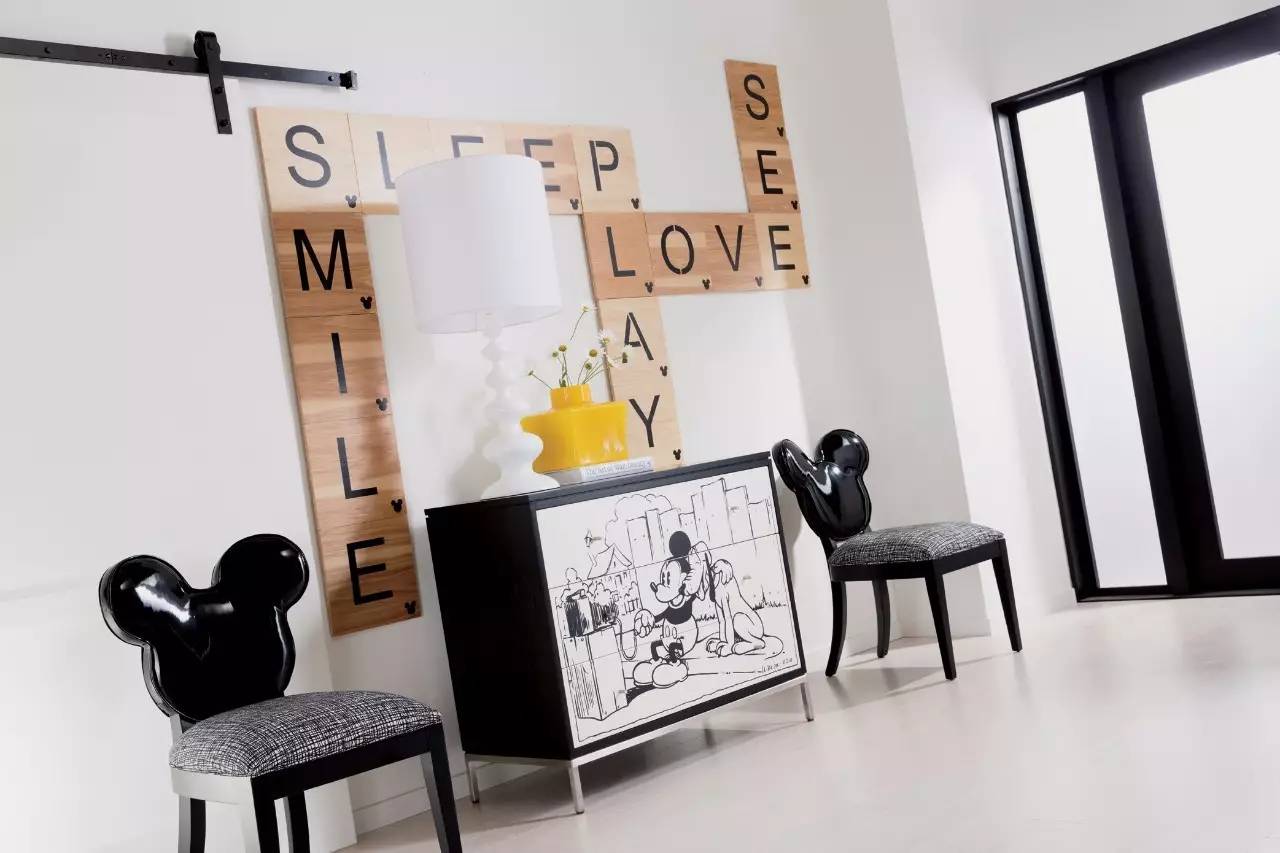 趣味｜我在一间有1000只米奇的房间里待了一小时